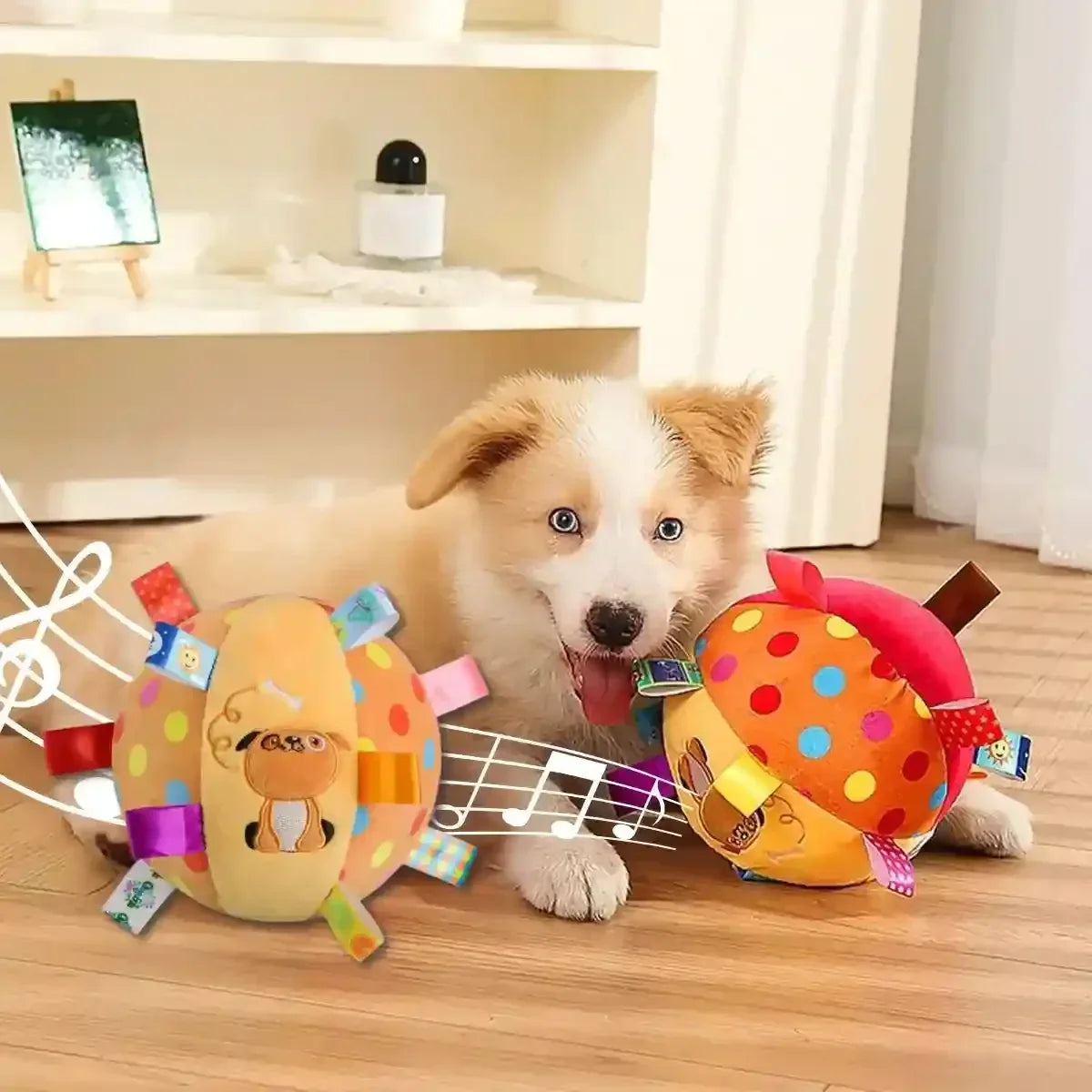 Chiot qui jouant avec balle chien en peluche PachaBall™ (cloche)