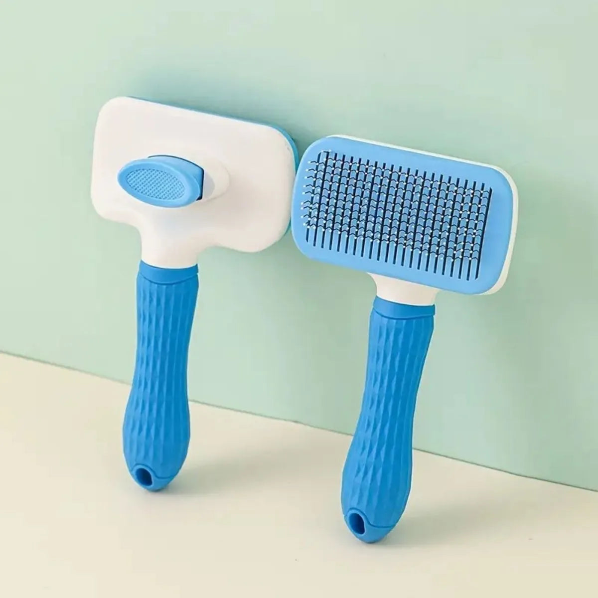 Brosse carde pour chien bleue à picots souples et confortables