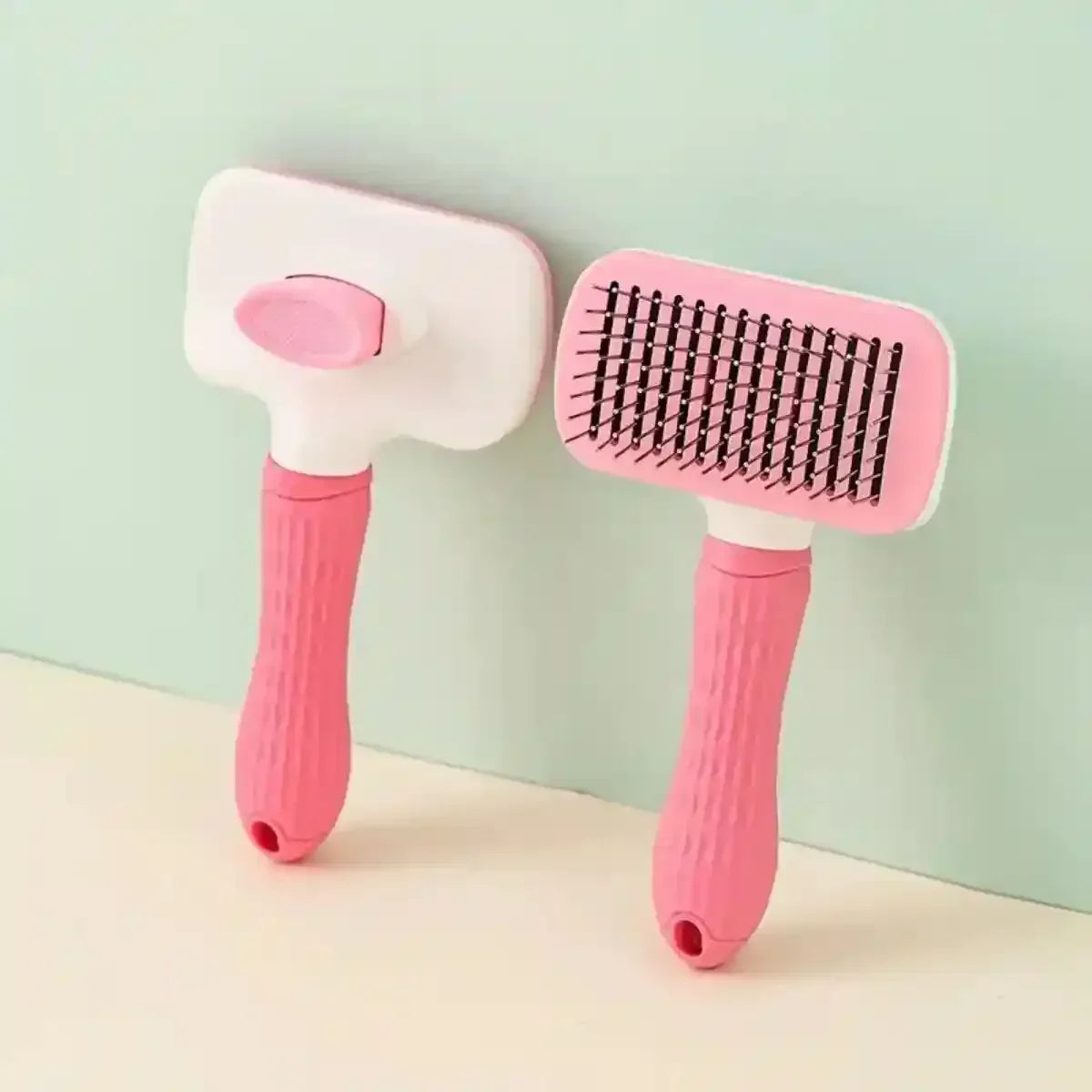 Brosse carde pour chien rose à poignée ergonomique antidérapante